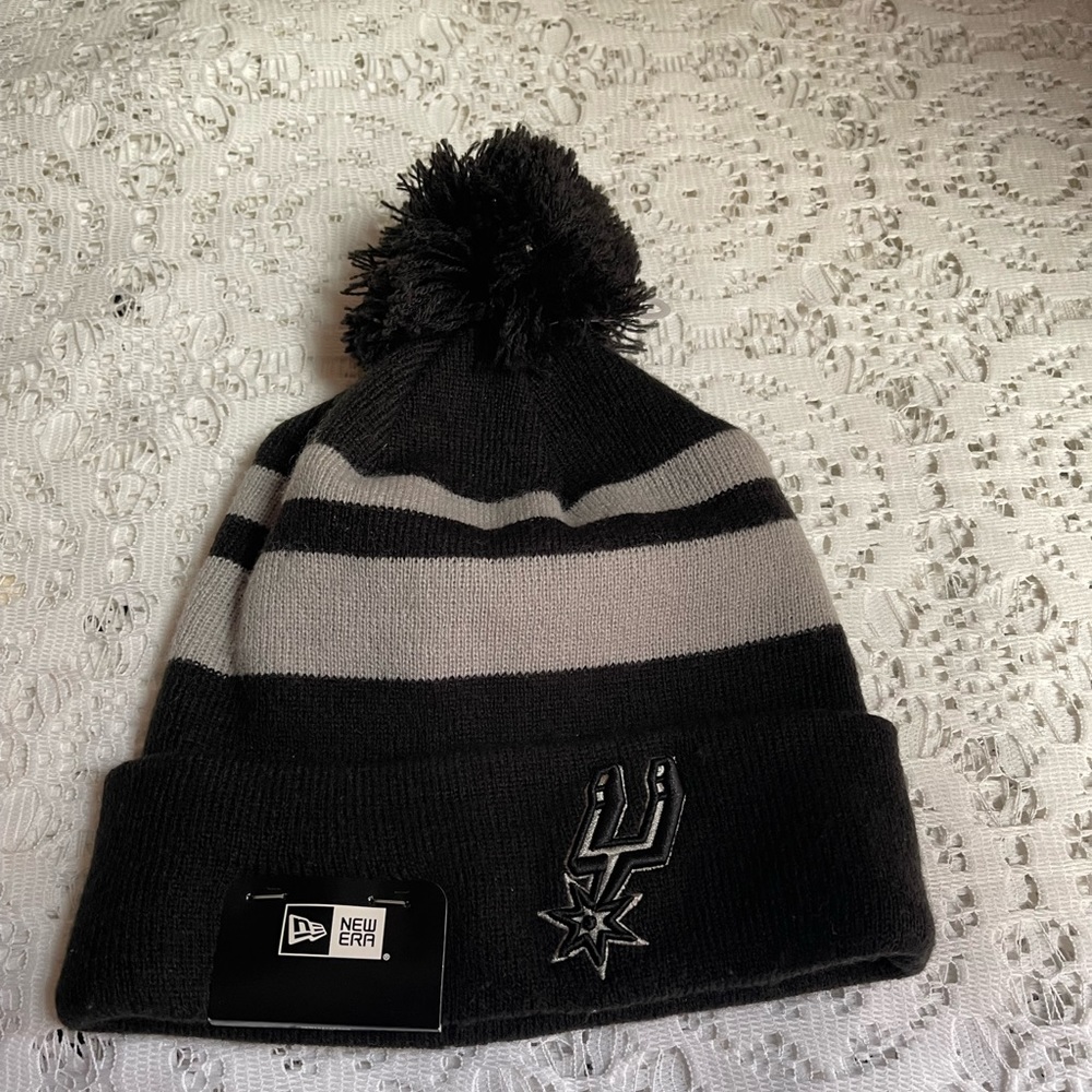 NWT Spurs Beanie - New Era Black & Grey